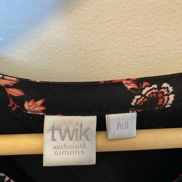 Black short-sleeve blouse with red flower pattern. Size S, brand Twik (Simons). - Picture 2 of 3